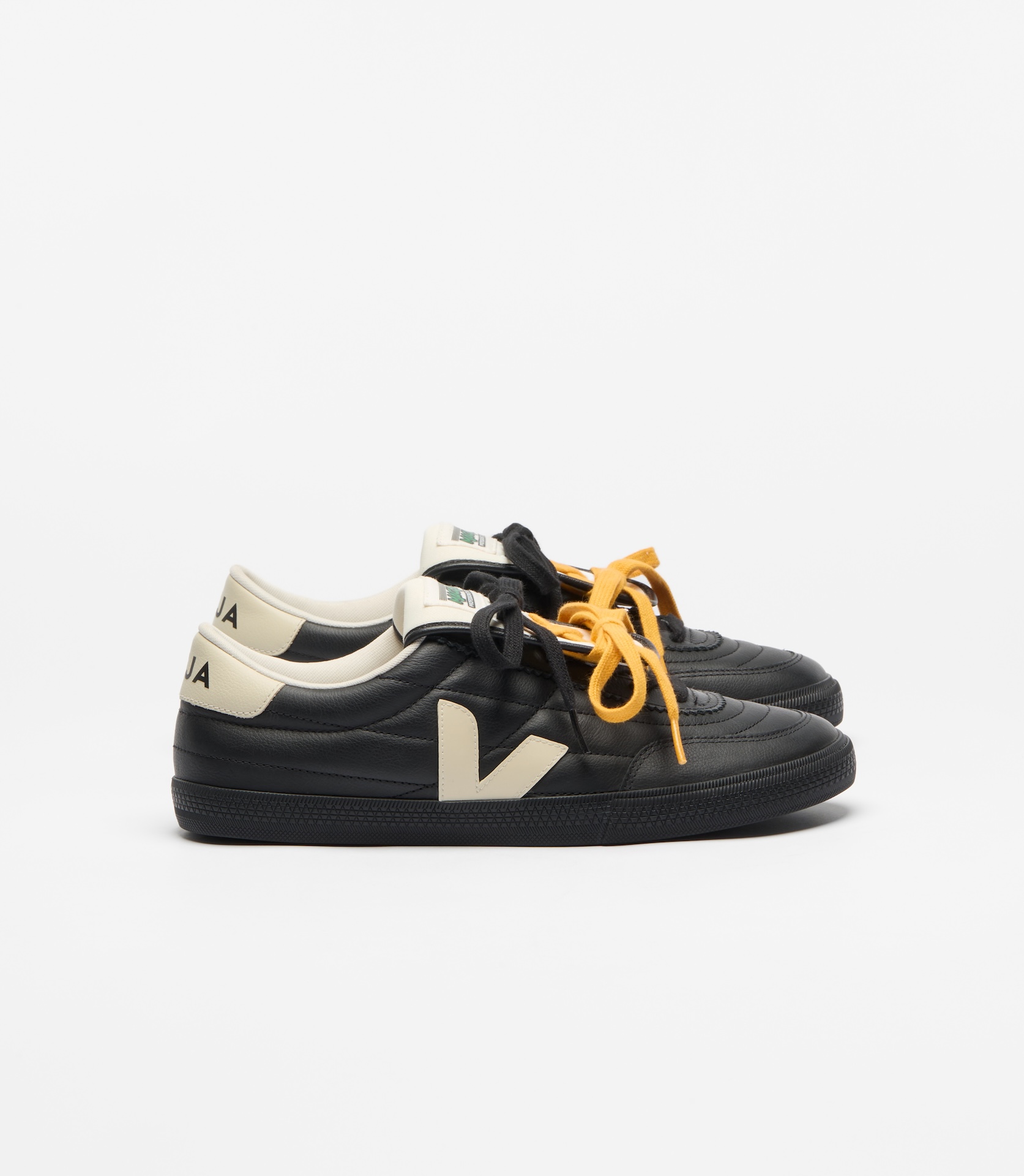 VEJA_MAGLIANO_BLACK.jpg